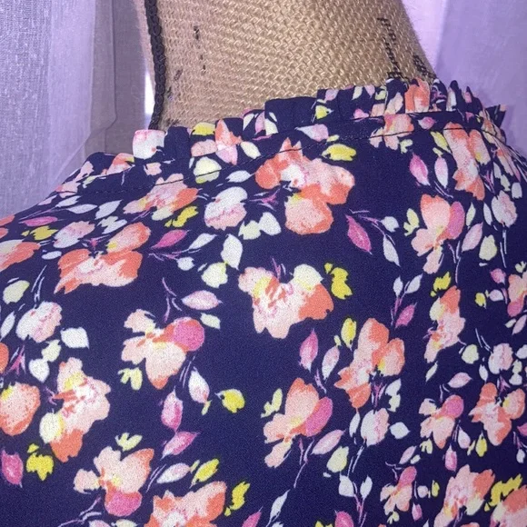 Women's Floral, V-Neck Shirt 👚 - Picture 8 of 8